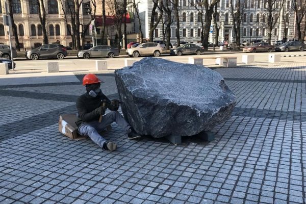 Гранит «Группы ЛСР» стал произведением современного искусства