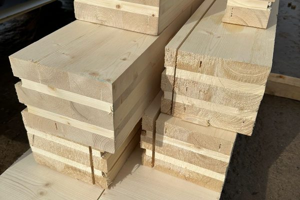 Компания «ЛенОблАИЖК» рассматривает возможность строительства деревянных малоэтажных домов для расселения аварийного жилья в Ленинградской области.